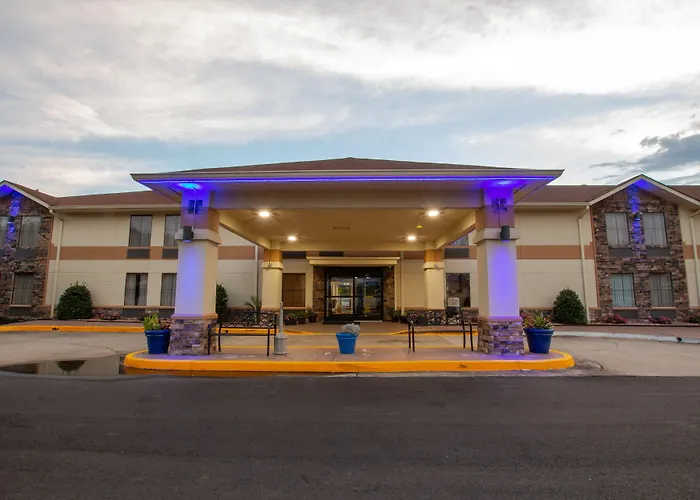 Days Inn & Suites By Wyndham Commerce