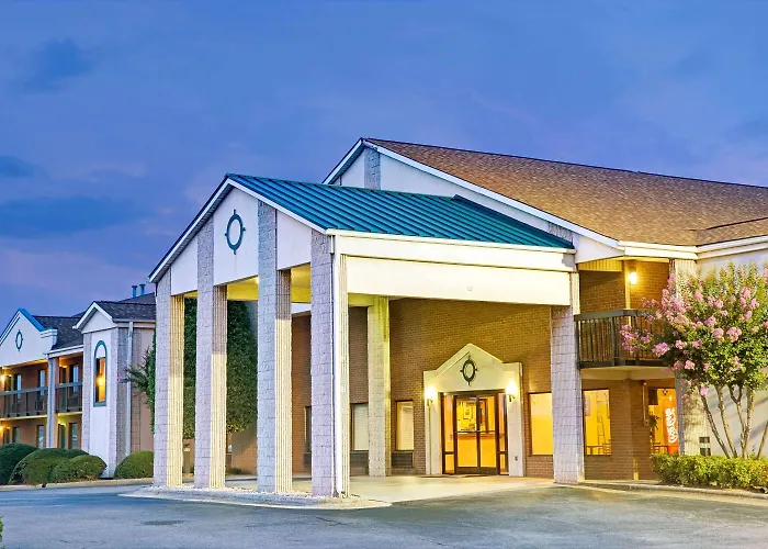 Days Inn By Wyndham Mooresville Lake Norman