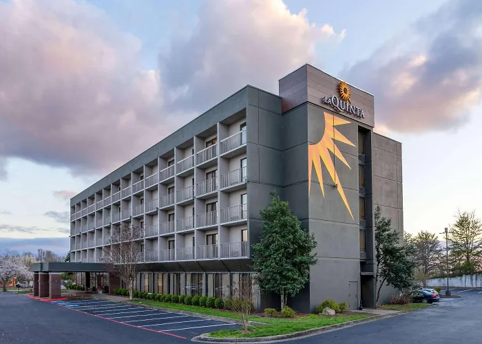 La Quinta By Wyndham Kingsport Tri Cities Airport Hotel