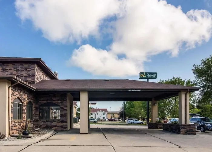 Quality Suites Near West Acres Fargo