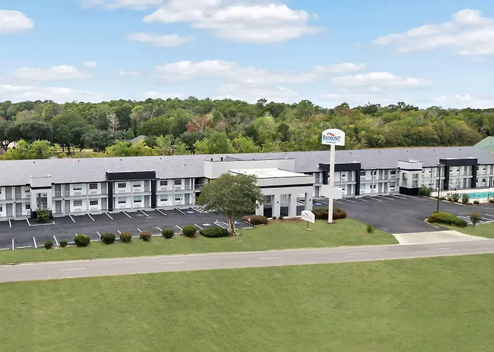 Baymont By Wyndham Beaumont Hotel