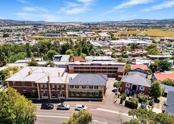 Coach House Launceston Hotel