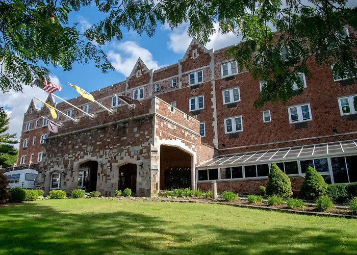 The Albion Summit Hotel