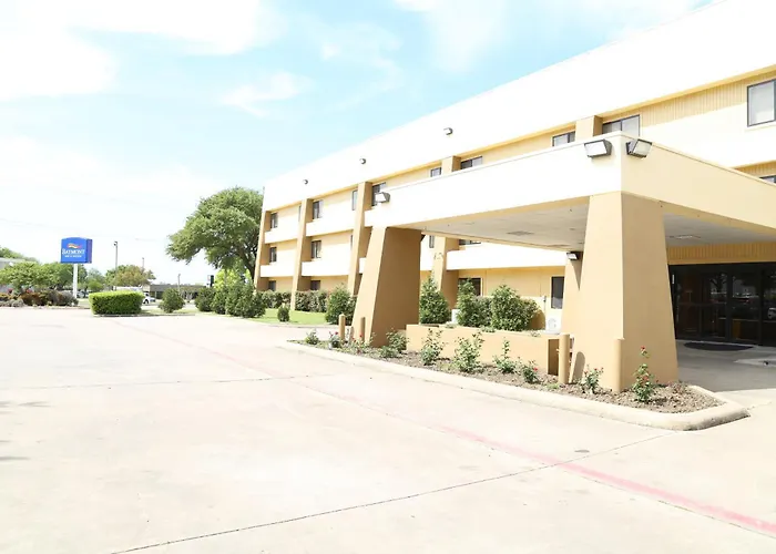 Baymont By Wyndham Plano Hotel