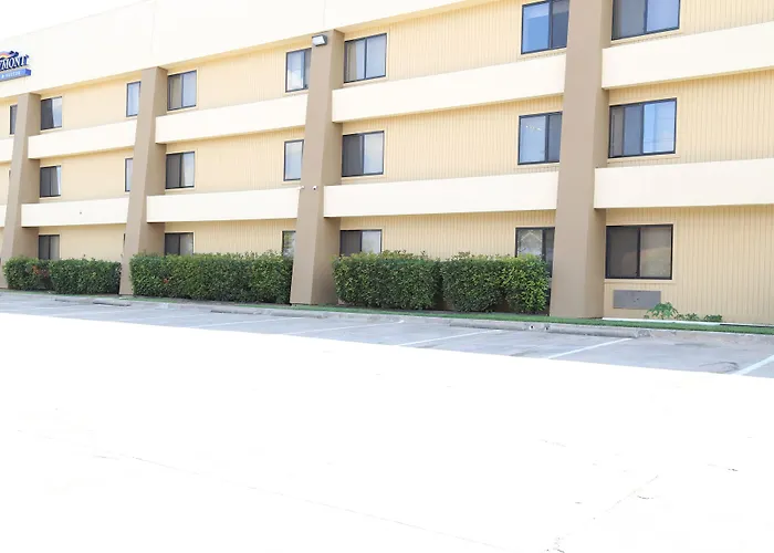 Baymont By Wyndham Plano Hotel
