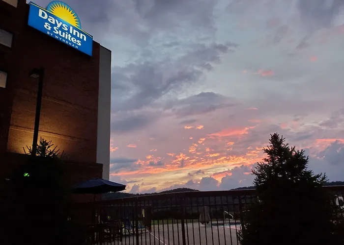 Days Inn & Suites By Wyndham Sutton Flatwoods