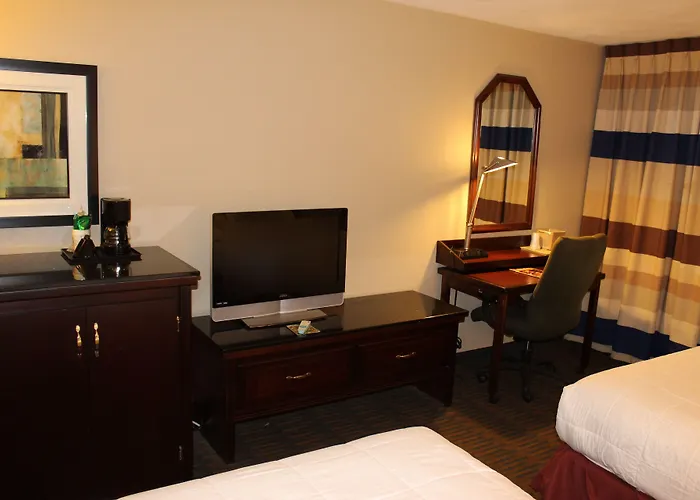 Lamplighter Inn And Suites - North Springfield