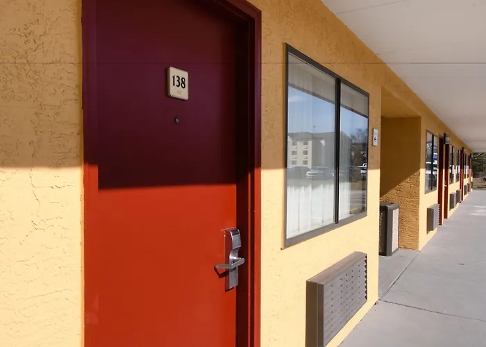 Days Inn By Wyndham Pittsburgh-Harmarville