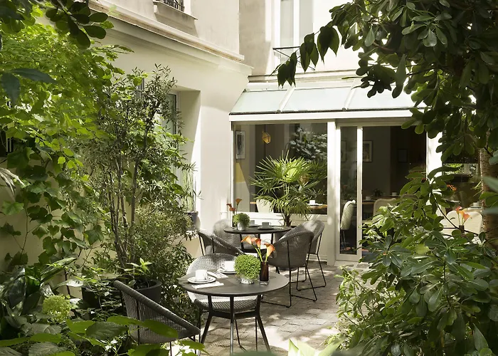 Hotel A La Villa Des Artistes Parijs