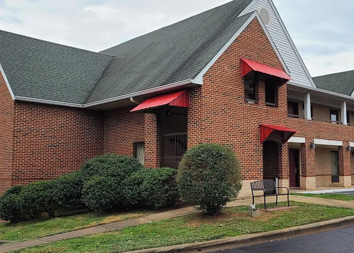 Red Roof Inn & Suites Cornelius - Lake Norman