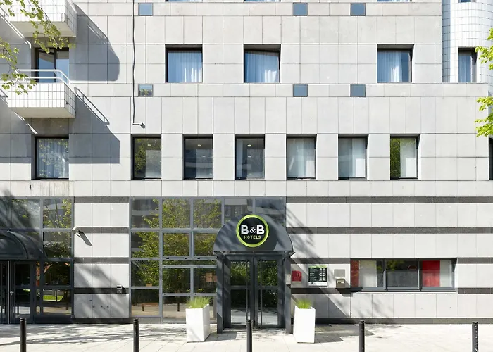 B&B HOTEL Saint-Quentin-en-Yvelines Centre Gare Montigny-le-Bretonneux