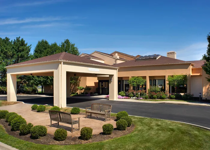 Courtyard Toledo Airport Holland Hotel