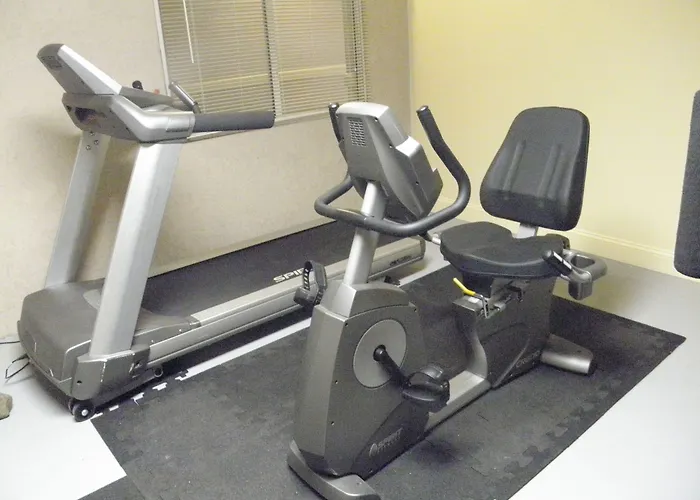 Regency Inn & Suites West Springfield