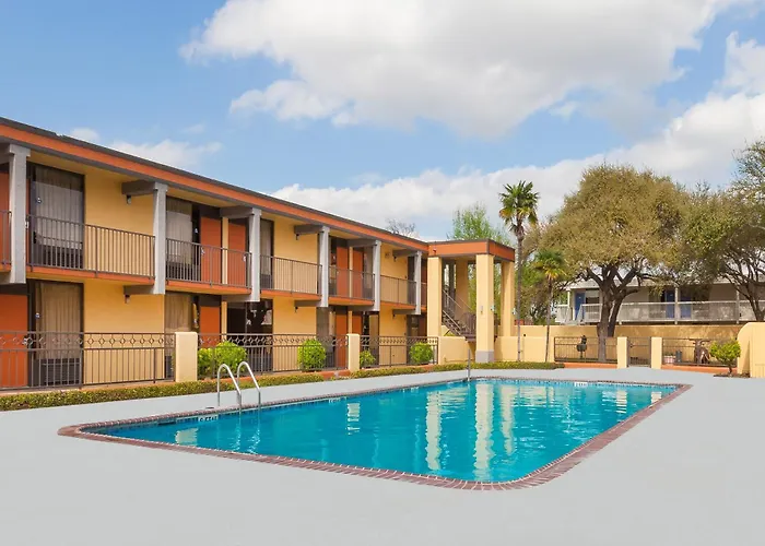 Days Inn By Wyndham Uvalde