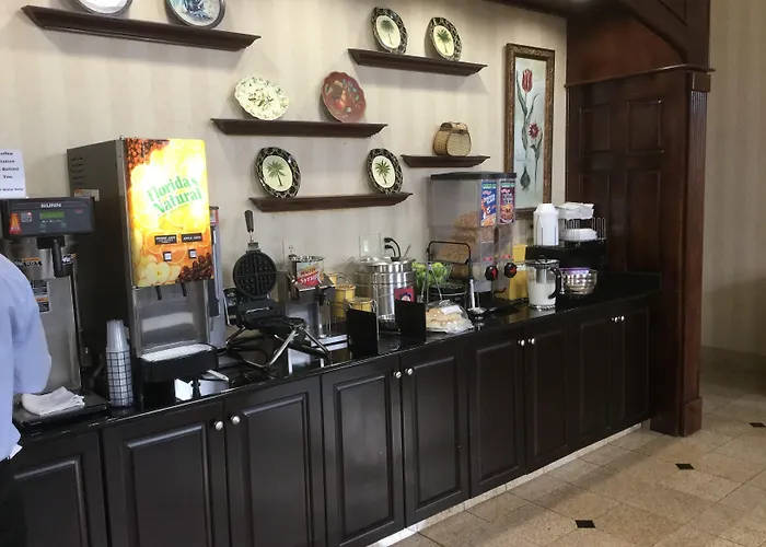 Days Inn & Suites By Wyndham Columbia Airport West Columbia