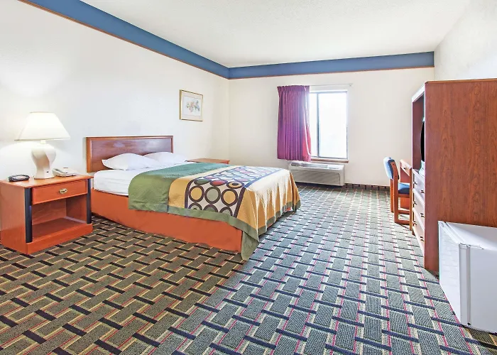 Super 8 By Wyndham Atchison Hotel