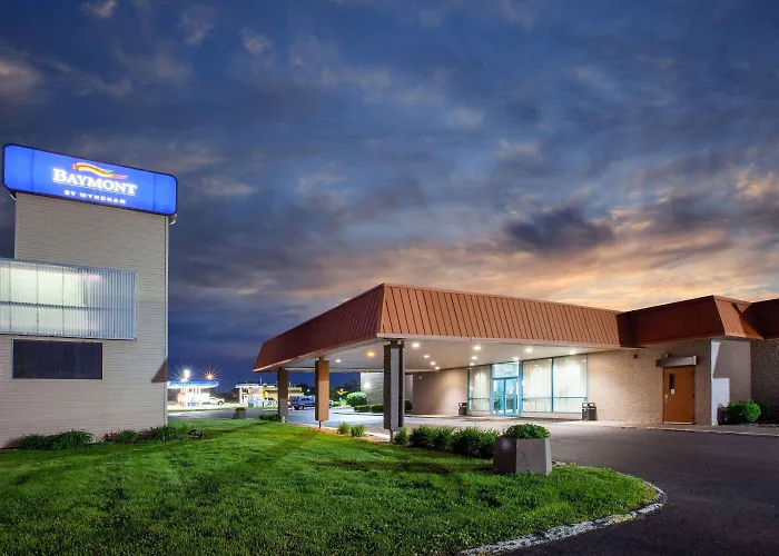 Baymont By Wyndham Northwood Motel