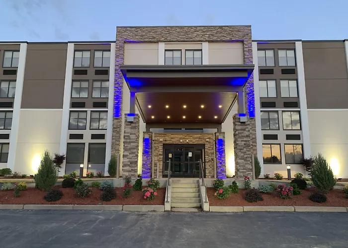 Holiday Inn Express - Fall River North