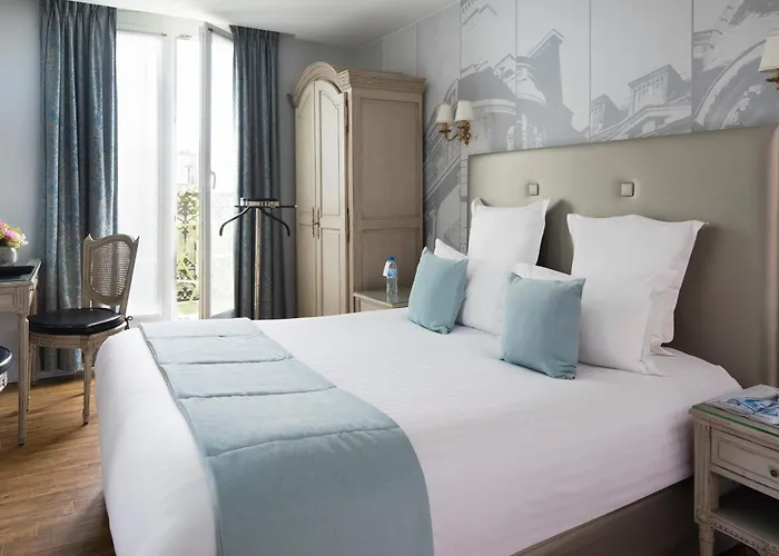 Hotel Plaza Elysees Paris