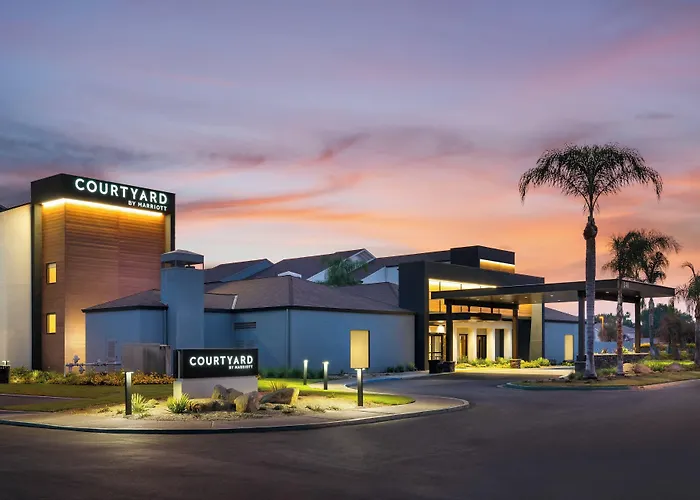 Courtyard By Marriott Fresno Hotel