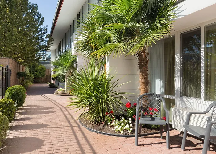 Days Inn By Wyndham Victoria Airport Sidney