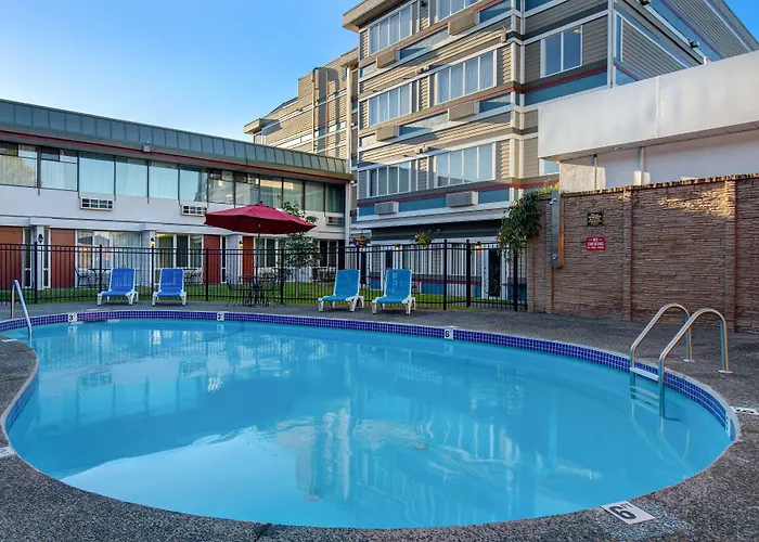 Days Inn By Wyndham Victoria Airport Sidney