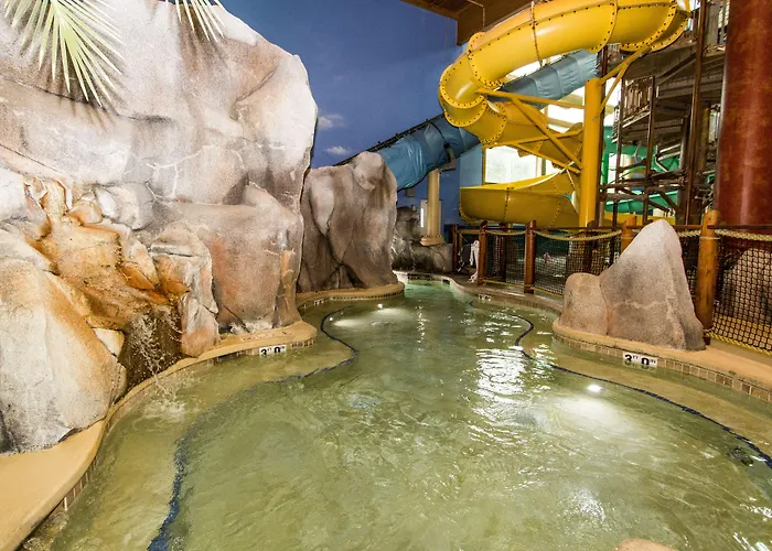 Cedar Point Castaway Bay Indoor Water Park Hotel Sandusky