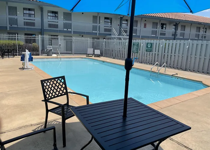 Travelodge By Wyndham Tuscaloosa