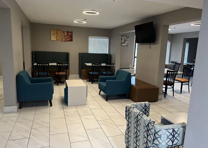 Clarion Pointe Indianapolis Northeast Hotel Castleton