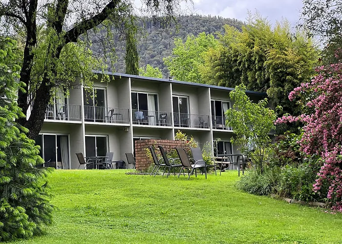 Riverbank Park Motel Bright