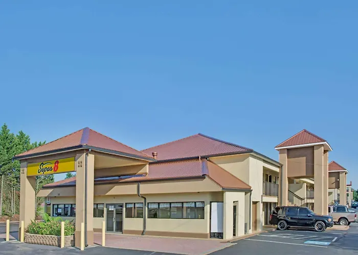 Super 8 By Wyndham Suwanee Hotel