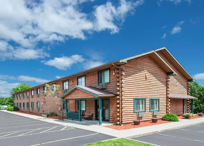 Super 8 By Wyndham Ticonderoga Hotel