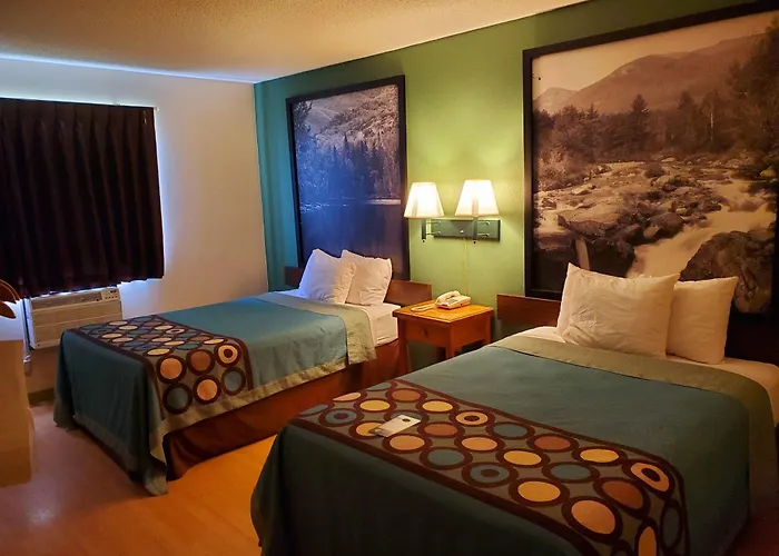 Super 8 By Wyndham Ticonderoga Hotel