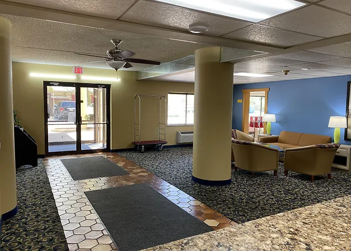 Super 8 By Wyndham Port Clinton Hotel