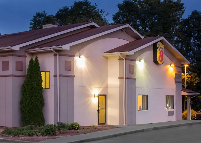 Super 8 By Wyndham Lewisburg Hotel