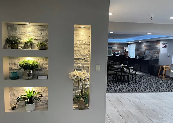 La Quinta Inn And Suites By Wyndham Cincinnati North Springdale