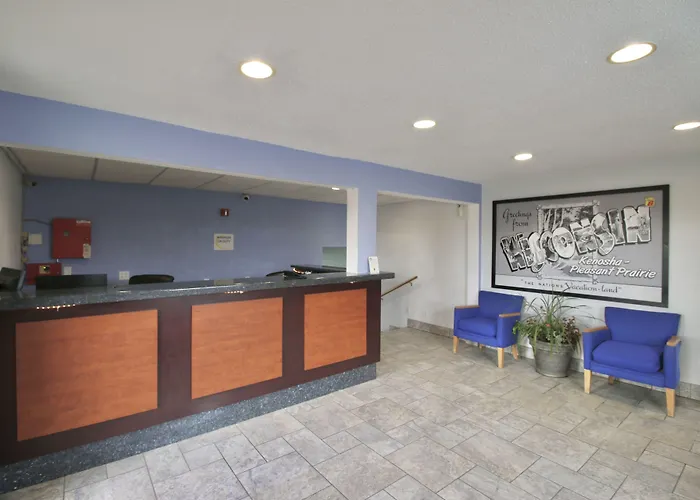 Super 8 By Wyndham Kenosha/Pleasant Prairie Hotel