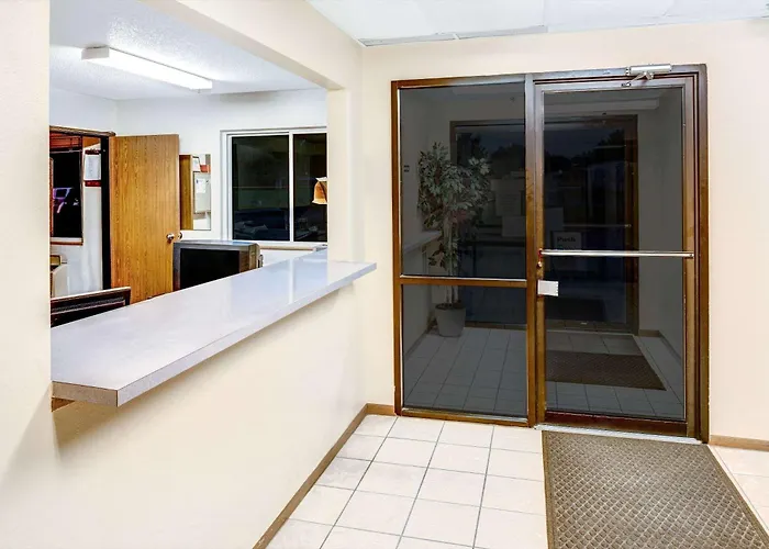 Super 8 By Wyndham Blair Hotel