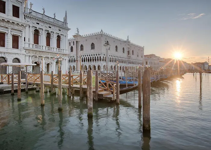 Nh Venezia Santa Lucia Hotel