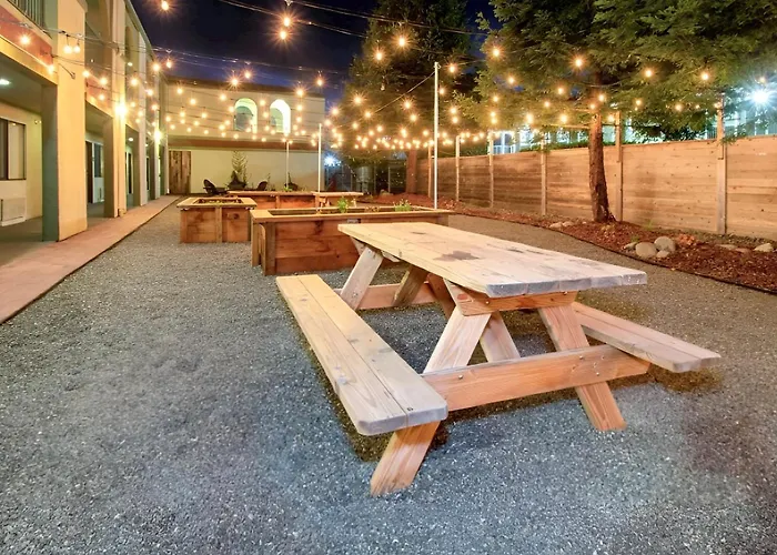 The Redwood Riverwalk, A Boutique Hotel Fortuna