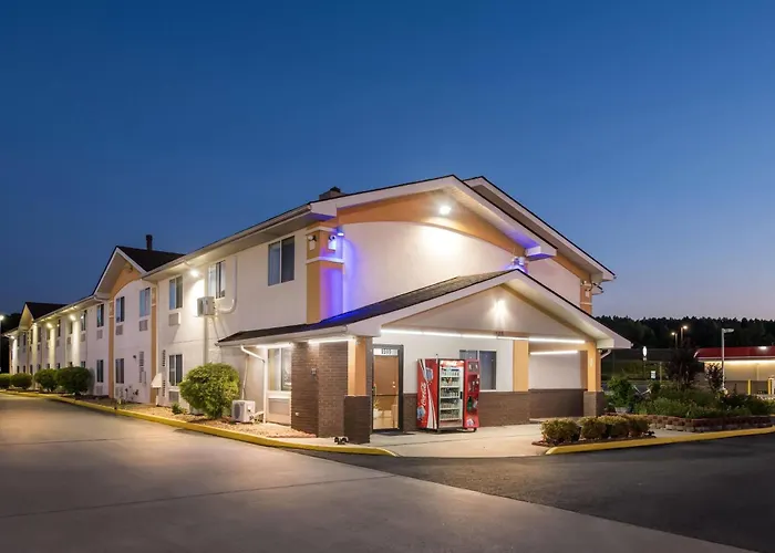 Super 8 By Wyndham Franklin Hotel