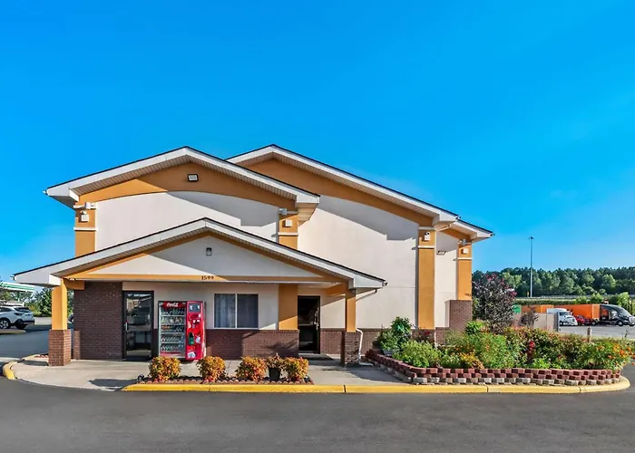 Super 8 By Wyndham Franklin Hotel