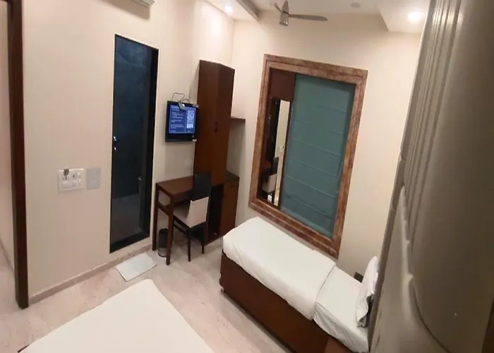Hotel Raj Palace Ahilyanagar