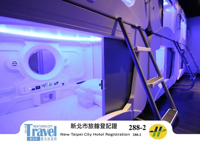 Hey Bear Capsule Hotel Taipei