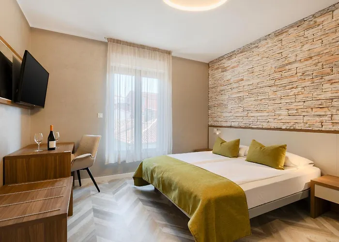 Pula City Center Accommodation - Breakfast Included