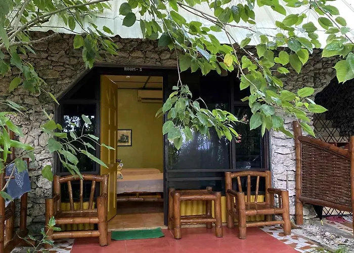 Ravenala Beach Bungalows Moalboal