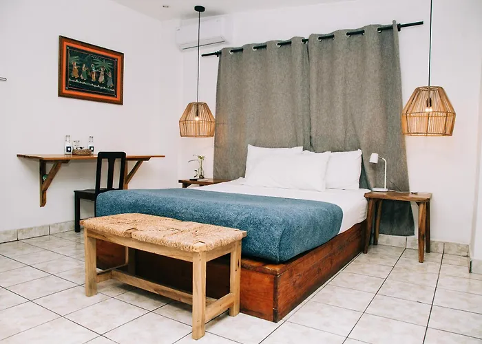 Cinco Hotel B&B San Salvador