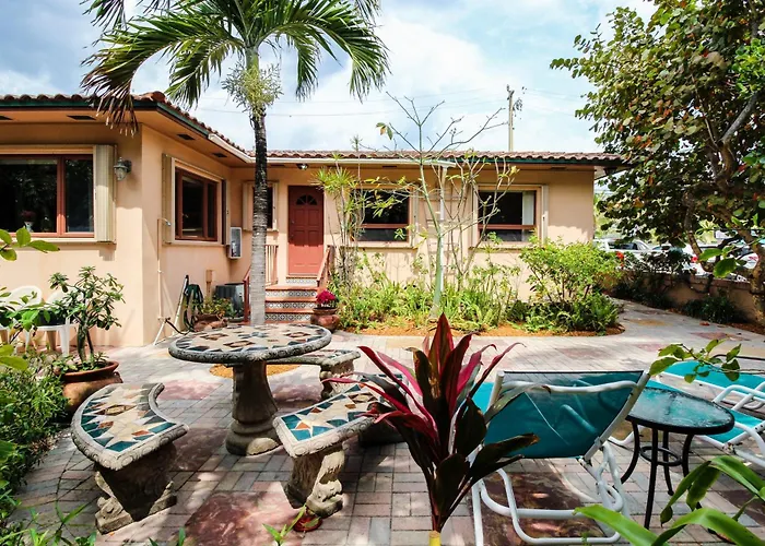 Bella Vista Garden Studio Hollywood