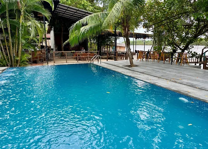 River Nest Hostel Kampot