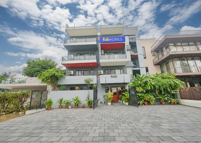 Fabhotel Comfort Residency I - Nr Artemis Hospital Gurgaon'